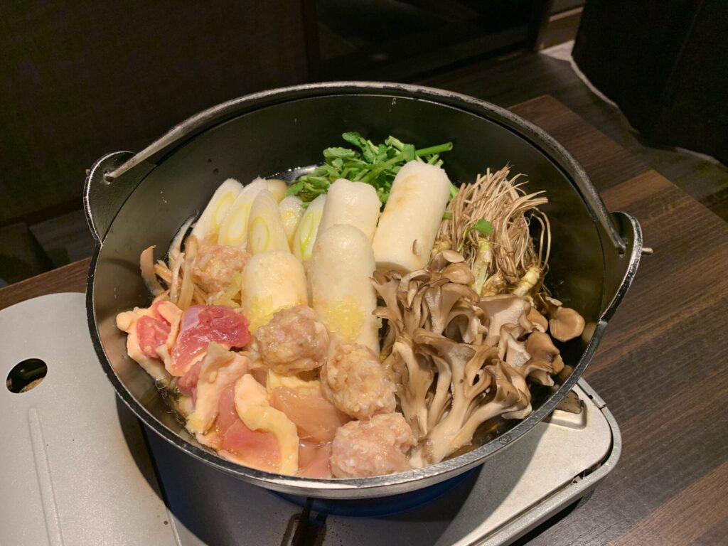 仙台市のアーケードにあるおすすめ居酒屋【季樂（きらく）】の比内地鶏と秋田きりたんぽせり鍋