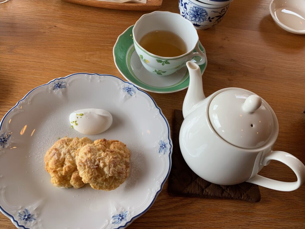 宮城県角田市の紅茶専門店のカフェ【クリームティー】のスコーンと紅茶