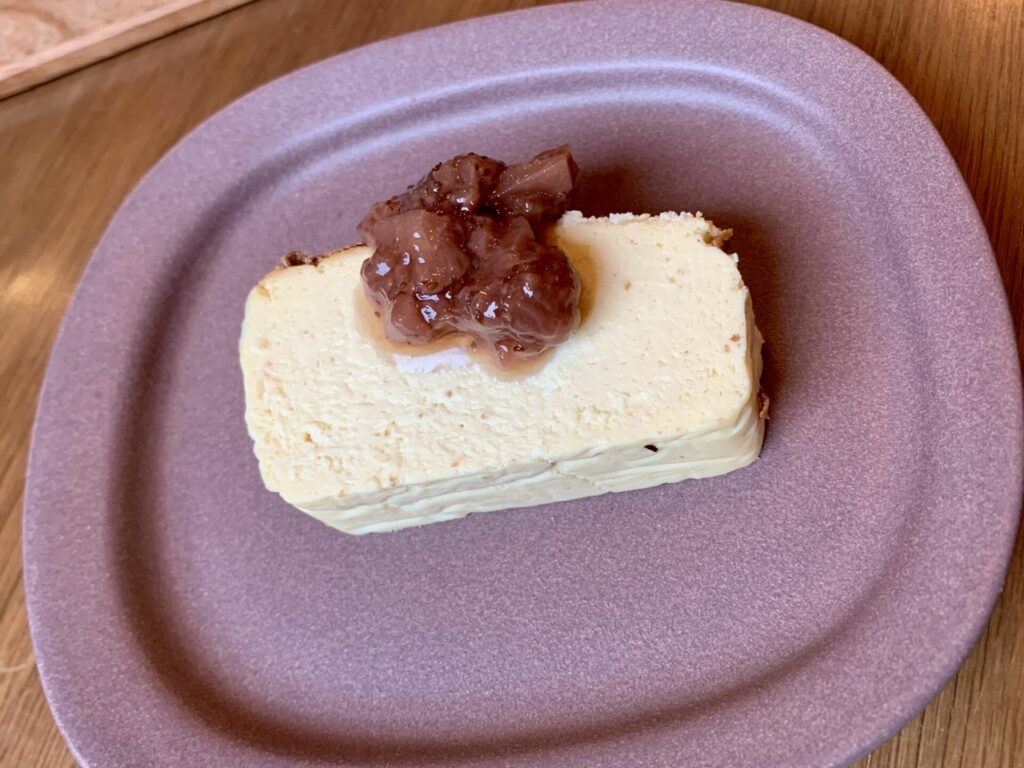 ソノヒノキブンの自家製チーズケーキ