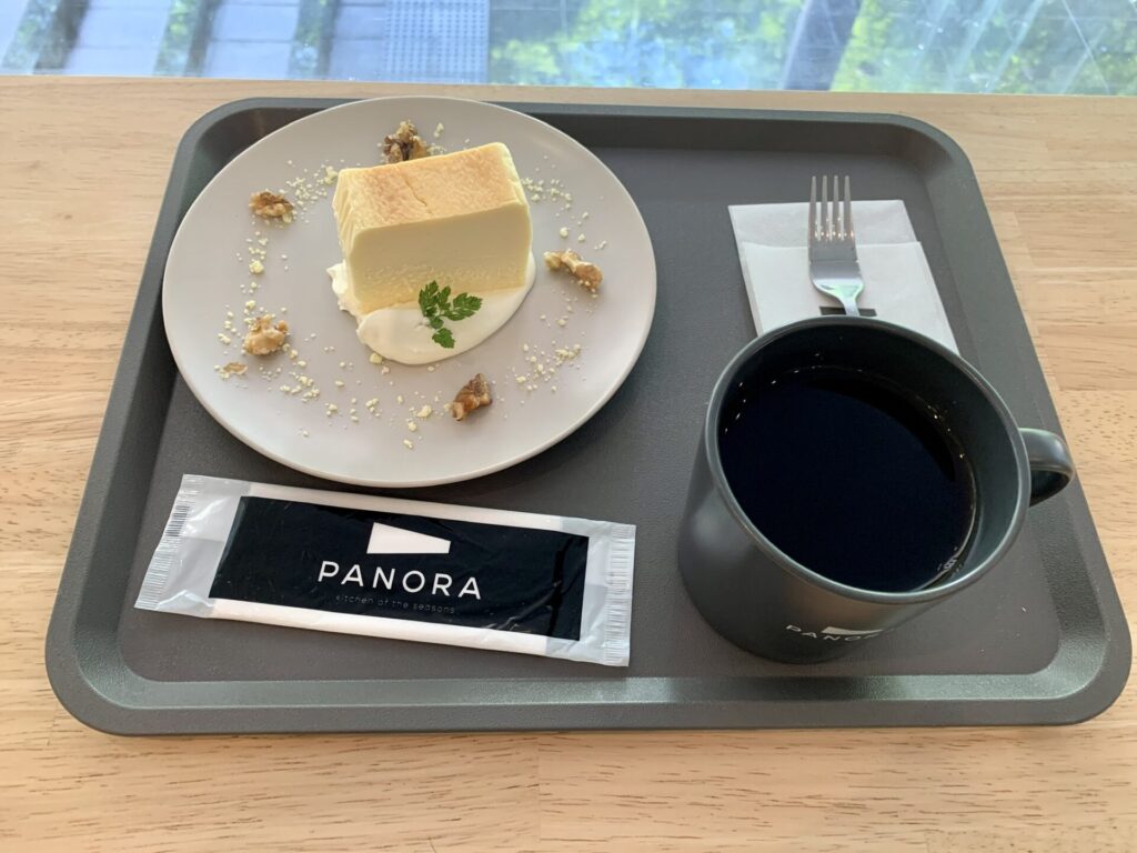 パノラさんのチーズケーキとコーヒー